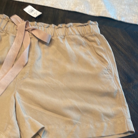 Loft Linen Shorts - Picture 2 of 6